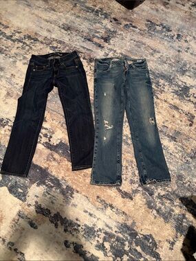 Woman’s American eagle Blue Jeans - Classic Straight Fit capris size 2